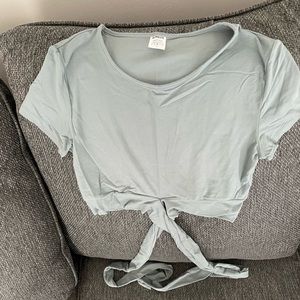 Alphalete tie back shirt